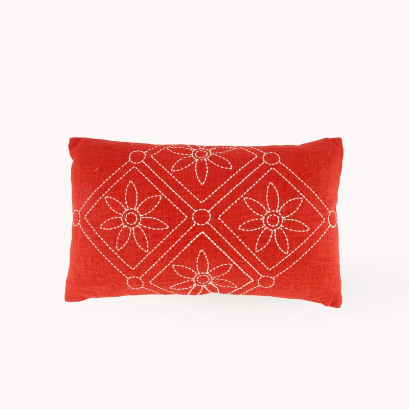 Cojín 30x50 cm Flor Bordada Rojo y Blanco Súper Precio