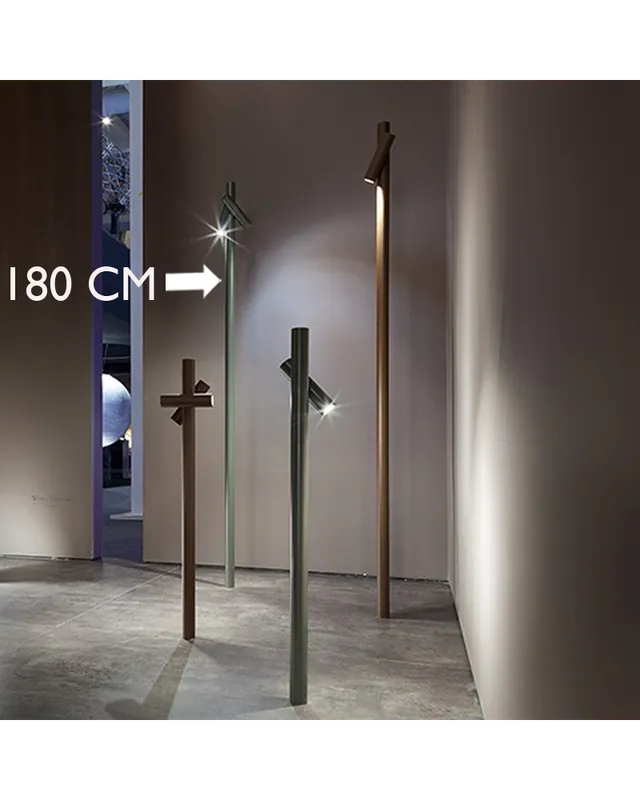 Baliza para exterior Tube 180 cm de altura acabado en caqui con 2 focos LED giratorios de 4,5W 3000K IP55 Imprescindible (Must-Have)