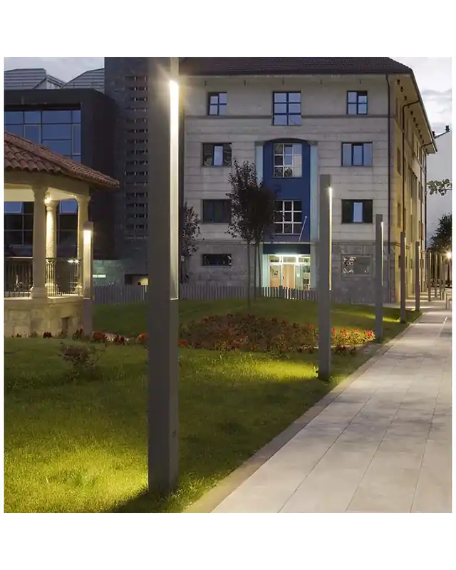 Auténtico Farola de exterior Topa 320-2 270cm de altura forma monolítica dos fuentes de luz LED 2x32,1W 3000K IP65