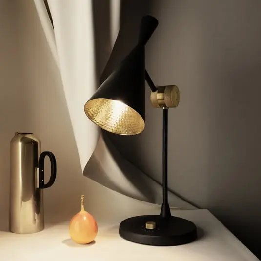 Nueva Colección Beat Lámpara de Sobremesa Matt Black/Brass - Tom Dixon