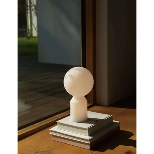 Lámpara de mesa Yo Portable, blanca, 27 cm - Normann Copenhagen Compra Ahora