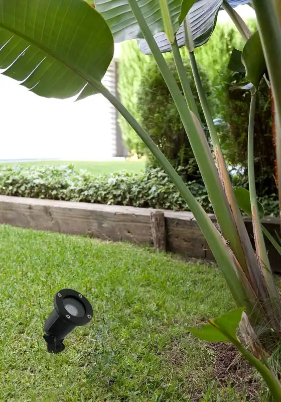 TONO ESTACA NEGRA EXTERIOR 1L GU10 50W Última Versión
