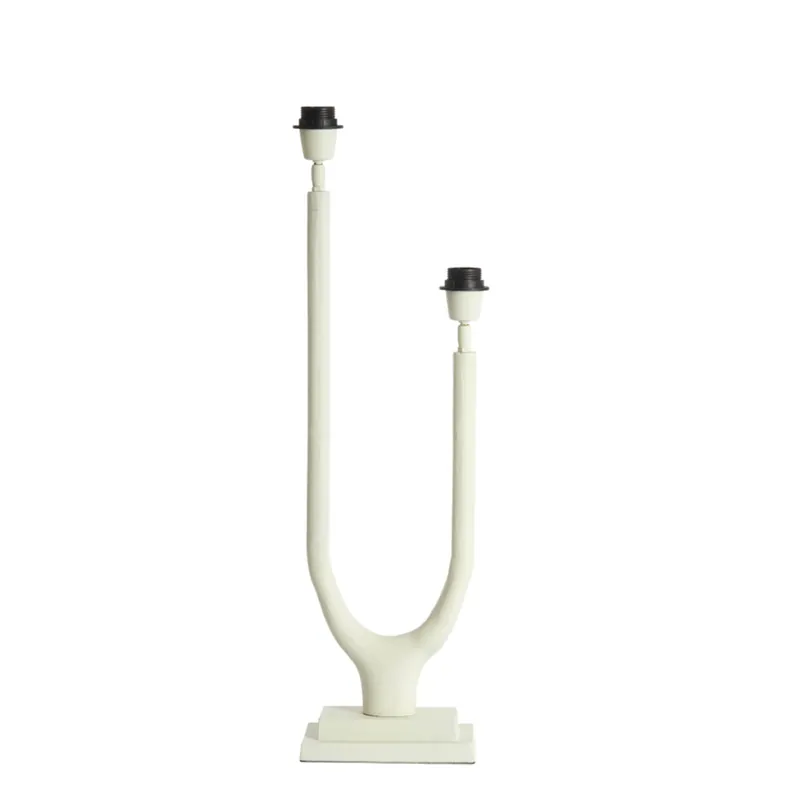 Bestseller Lámpara de mesa beige con diseño elegante en metal, ideal para crear un ambiente acogedor. ✓ Envío gratis desde 50 € ✓ 2 años de garantía.