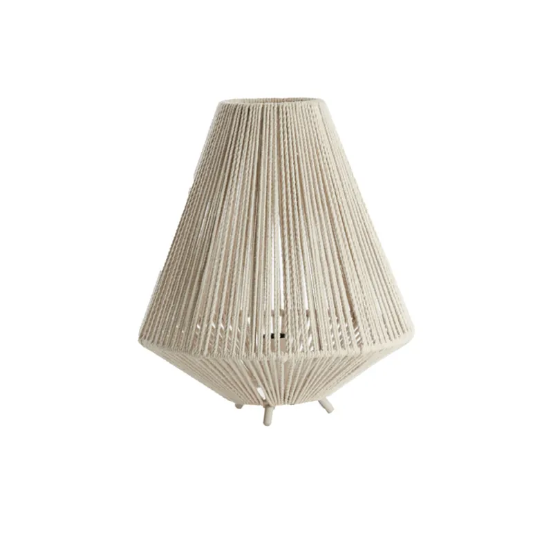 Precio De Oferta Lámpara de mesa beige con diseño bohemio en metal, perfecta para un toque acogedor. ✓ Envío gratis desde 50 € ✓ 2 años de garantía.