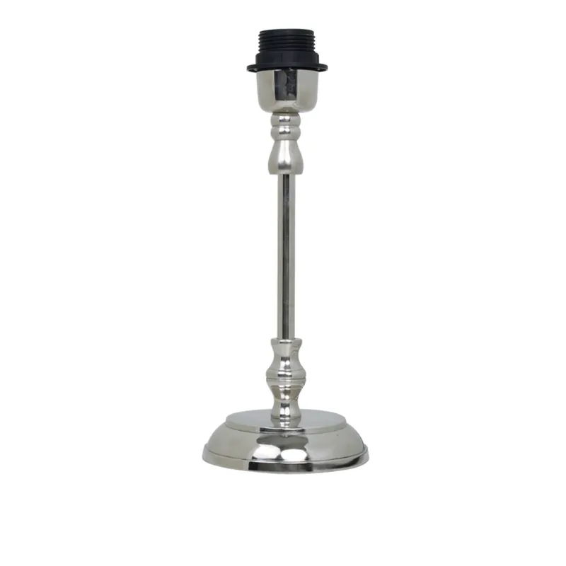 Lámpara de mesa plateada con estilo clásico y material metálico de alta calidad. Ideal para cualquier espacio. ✓ Envío gratis desde 50 € ✓ 2 años de garantía Mejor Calidad