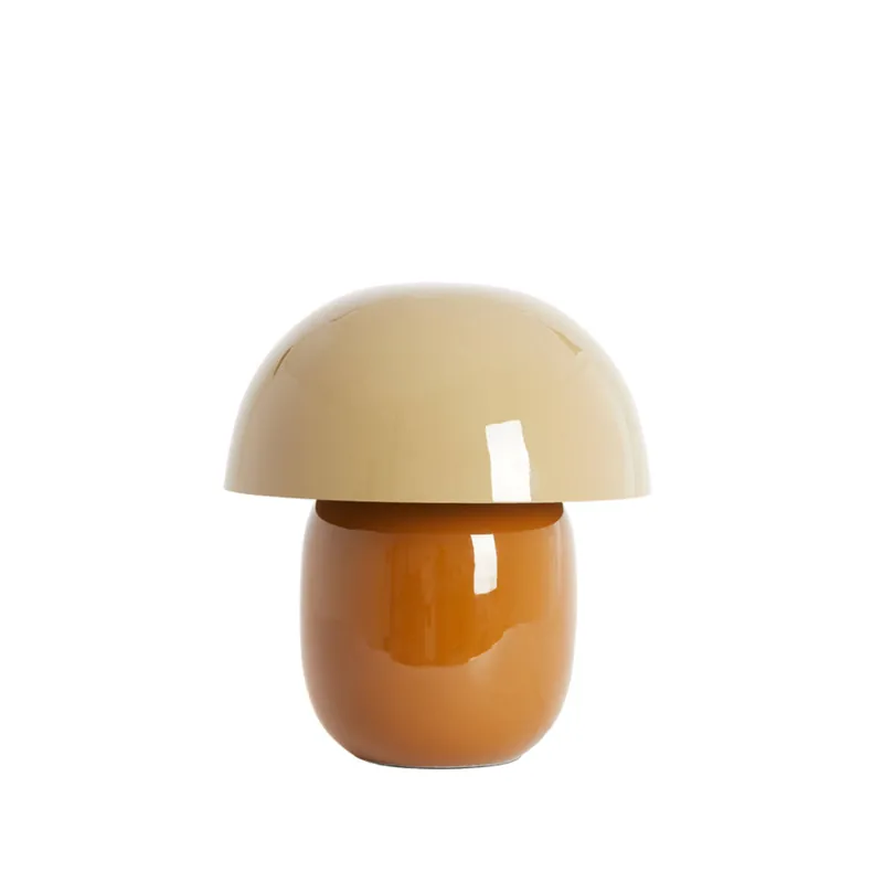 Lámpara de mesa marrón en metal con un elegante estilo retro, perfecta para dar un toque de encanto a cualquier espacio. ✓ Envío gratis desde 50 € ✓ 2 años de garantía. Devolución Gratuita