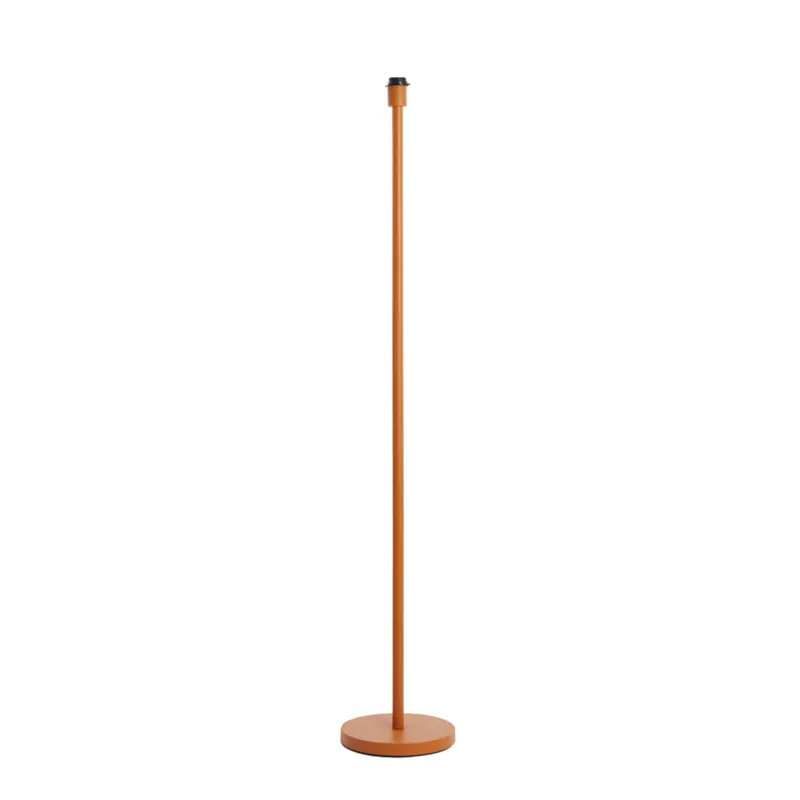 Lámpara de pie naranja y moderna que aporta estilo a cualquier espacio. Diseñada en metal, es ideal para tu hogar. ✓ Envío gratis desde 50 € ✓ 2 años de garantía De Moda