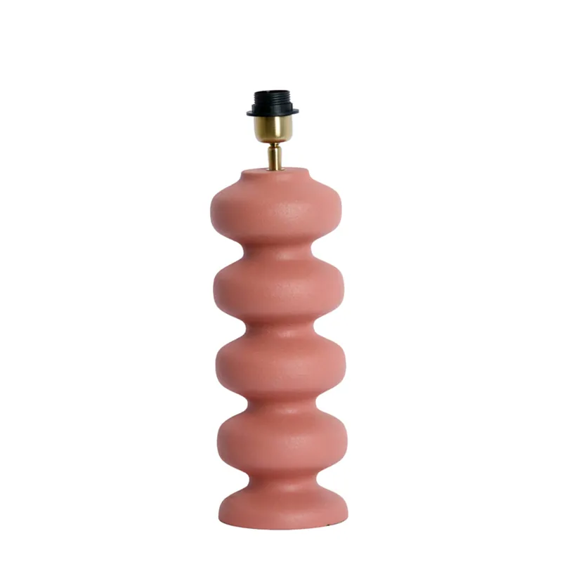 Lámpara de mesa rosa con estilo retro y base de metal resistente. Dale un toque único a tu hogar. ✓ Envío gratis desde 50 € ✓ 2 años de garantía Popular