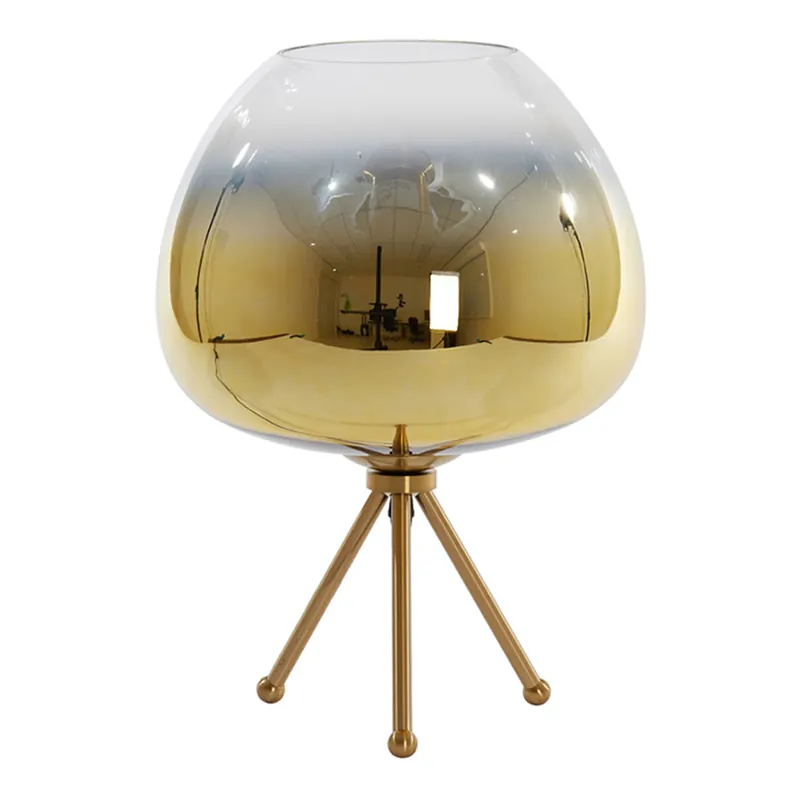 Lámpara de mesa retro dorada con trípode Light and Living Mayson Edición Limitada