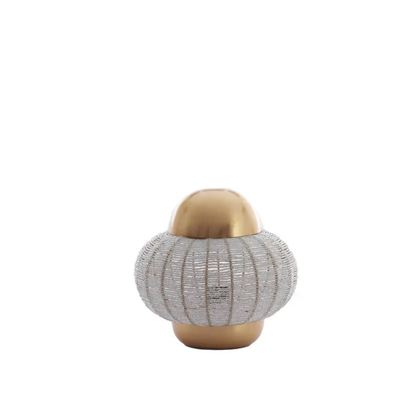 Lámpara de mesa plateada con un elegante diseño oriental y fabricada en metal de alta calidad. ✓ Envío gratis desde 50 € ✓ 2 años de garantía. Solo Por Tiempo Limitado