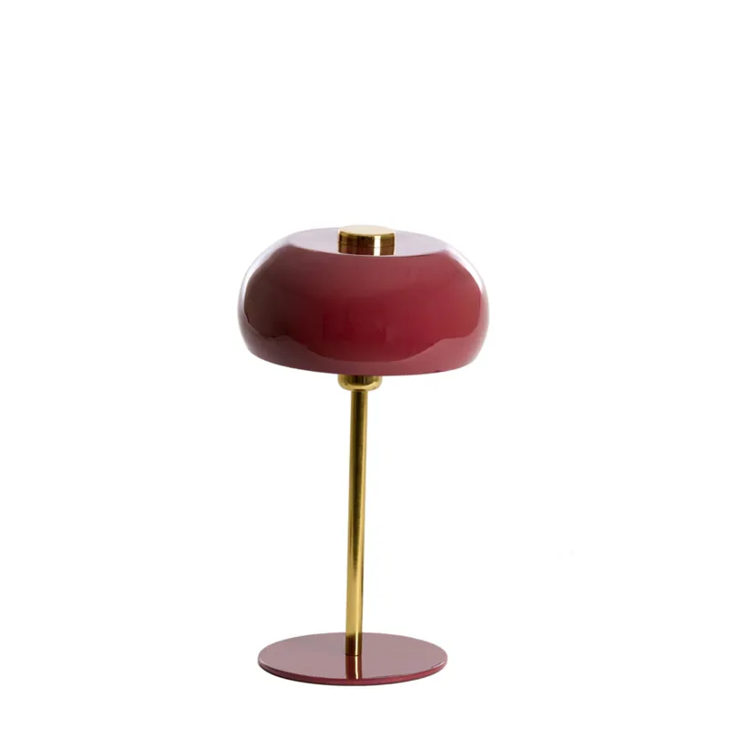 Ilumina tu hogar con la elegante lámpara de mesa Surin en rojo, fabricada en metal. ✓ Envío gratis desde 50 € ✓ 2 años de garantía. Tendencia